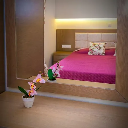 Aglaia Apartment *