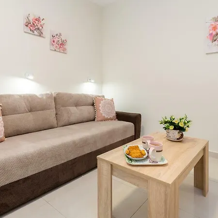 Aglaia Apartment *
