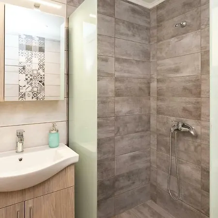 Aglaia Apartment *