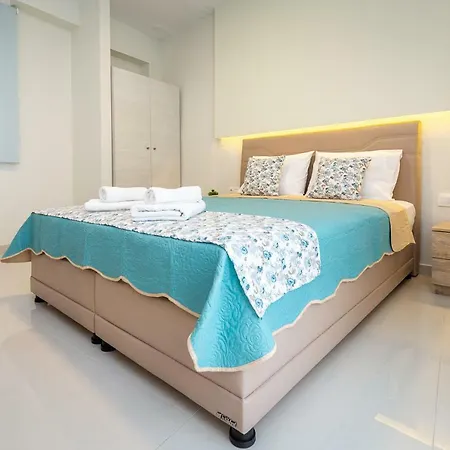 Aglaia Apartment *